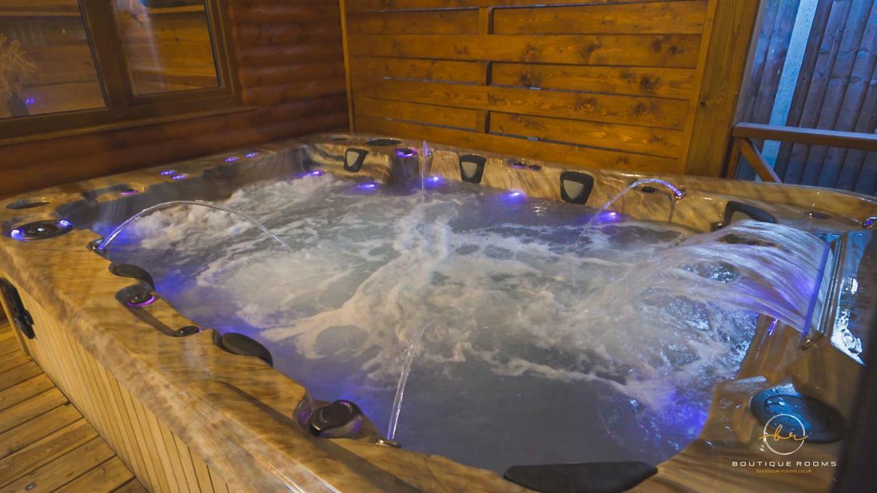 The Retreat Sauna & Hot Tub Boutique Rooms Great Paxton Exterior photo